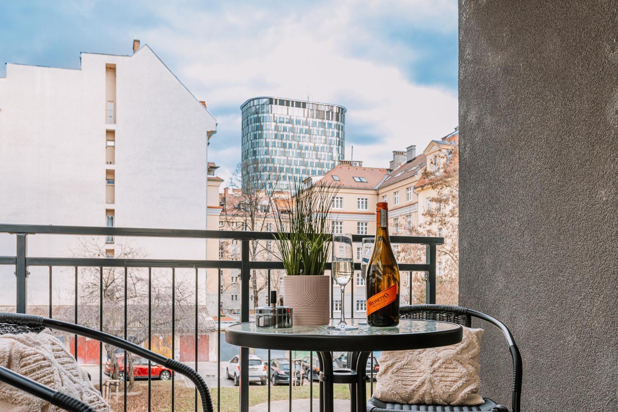 Skau 2 Old Town Family & Business Apartment 2 Floor Free Parking Bratislava Exterior photo