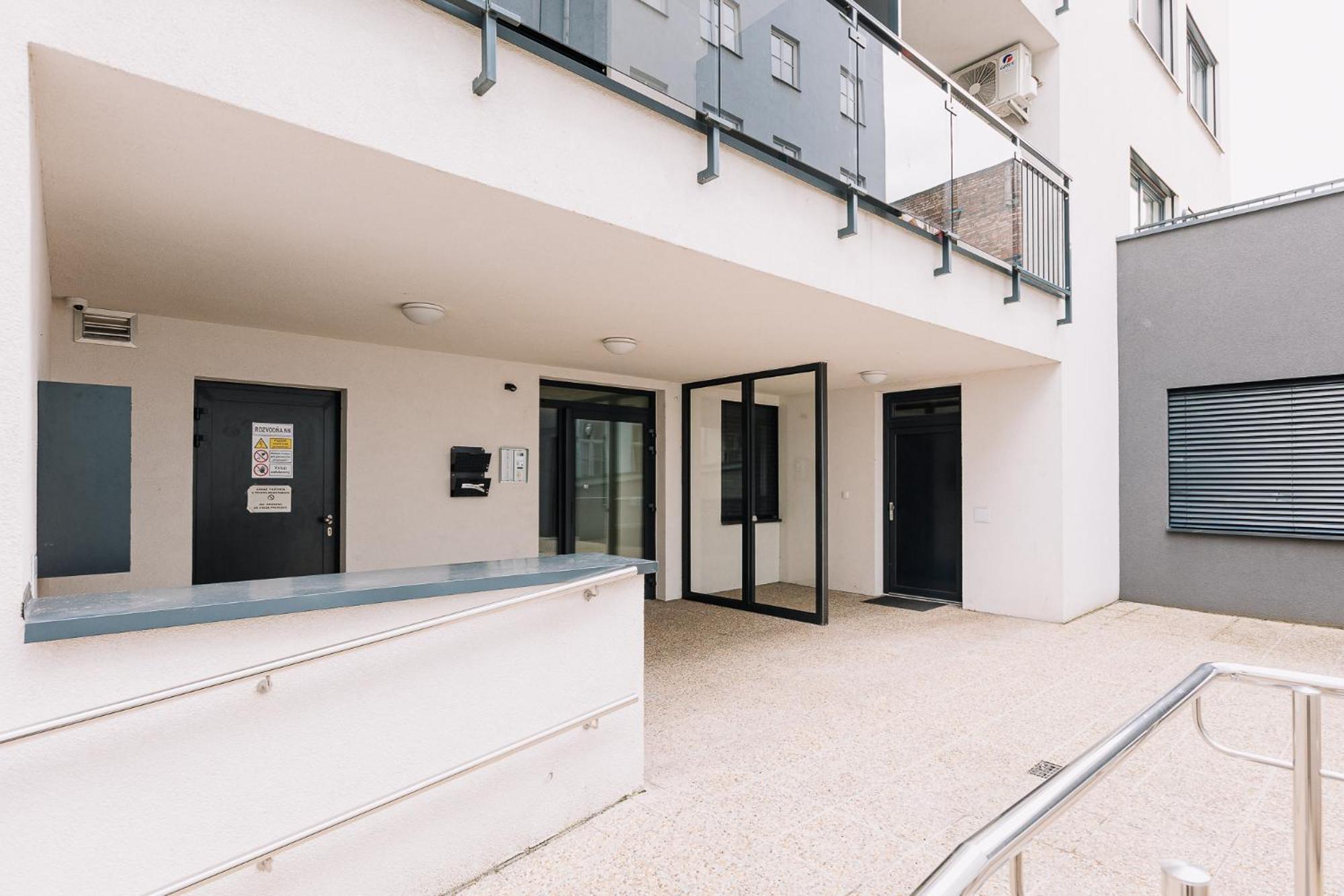 Skau 2 Old Town Family & Business Apartment 2 Floor Free Parking Bratislava Exterior photo