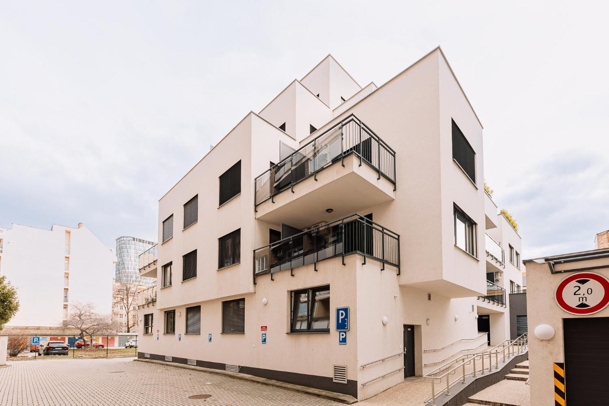 Skau 2 Old Town Family & Business Apartment 2 Floor Free Parking Bratislava Exterior photo